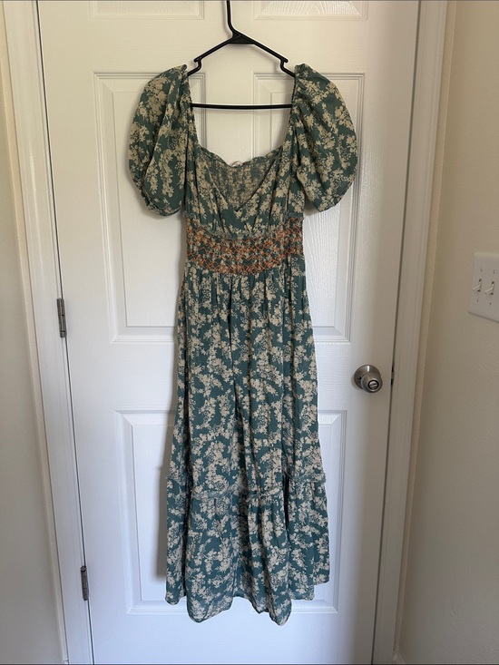 Free People Dresses & Skirts - Green Floral Puff-Sleeve Maxi Dress